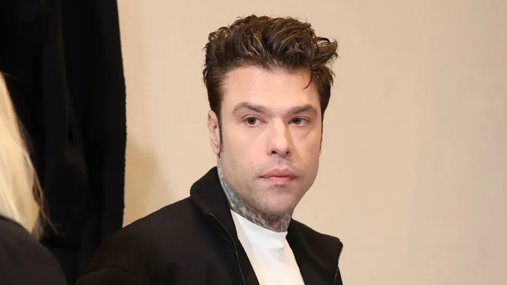 Fedez cambia de hospital pocos días después de ser padre: el traslado al Humanitas se habría producido tras un nuevo sangrado