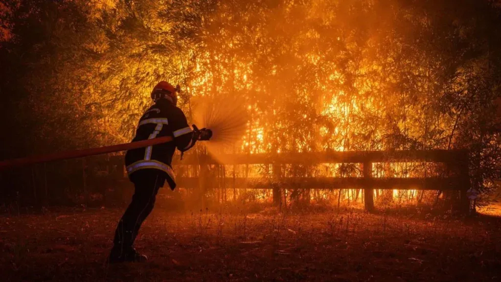 George y Amal Clooney escriben a su alcalde sin saber si su refugio en la Provenza sobrevivirá al fuego que arrasa Francia