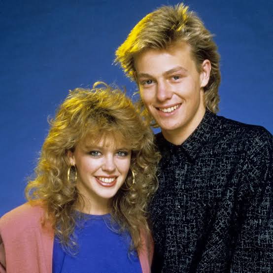 Jason Donovan y Kylie Minogue, los recordados Scott Robinson y Charlene Mitchell de 'Neighbours'