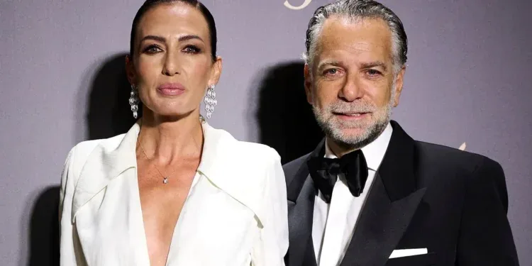 Nieves Álvarez y Bill Saad posan juntos tras casarse en una ceremonia de rito ortodoxo celebrada en París