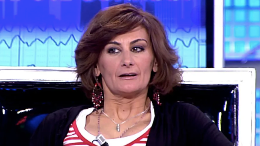 Paqui 'La Coles' en el plató de un programa del corazón durante su etapa de máxima popularidad televisiva