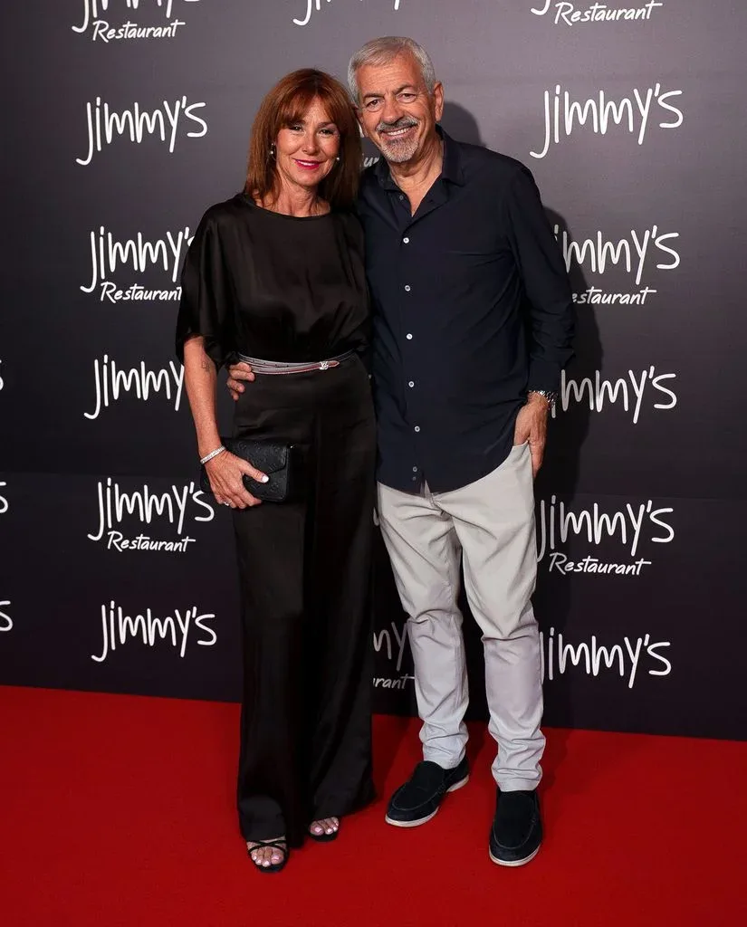 Natalia, la hija menor de Carlos Sobera, se estrena ante los medios a los 18 años en la fiesta del 55 cumpleaños de su madre