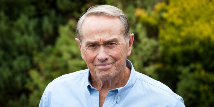Terence Donovan, actor de 'Neighbours' fallecido a los 90 años en Melbourne, en un retrato