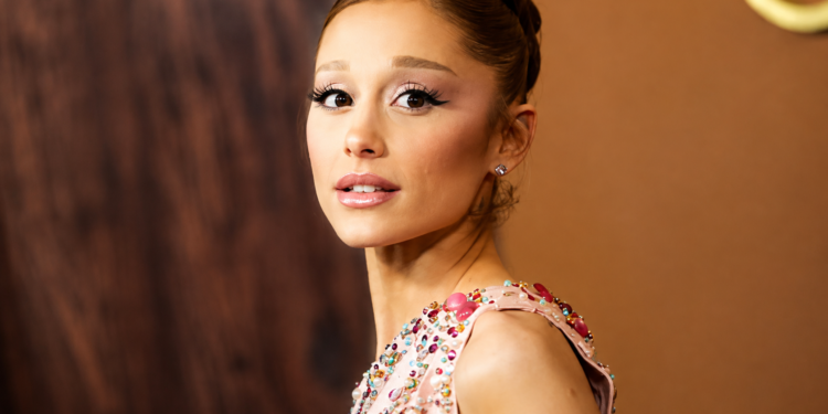 ariana portada