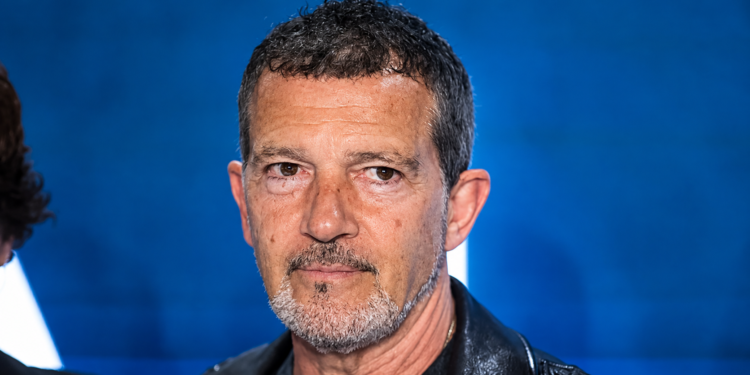Un montaje con inteligencia artificial suplanta a Antonio Banderas y al médico José Luis Martín para vender un tratamie…