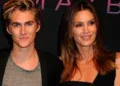 Cindy Crawford y Rande Gerber salen juntos del domicilio del modelo Presley Gerber, fallecido con 27 años, en su primer…