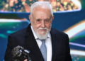 Fallece Gonzalo Suárez, el cineasta que llevó a Hugh Grant a 'Remando al viento', con 92 años, pocos meses después de r…
