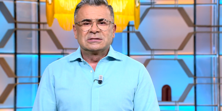 Jorge Javier Vázquez abre su programa anunciando un «momento histórico en Mediaset»: «Este es el primer programa que no…