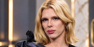 Samantha Hudson carga contra la derecha, la ultraderecha y el Gobierno en la acampada de Sol: «A la mierda las respuest…