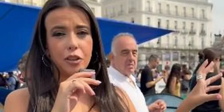 Sarah Santaolalla estrena La Séptima con un vídeo desde la acampada de Sol antes de que el canal emita: «Es algo histór…