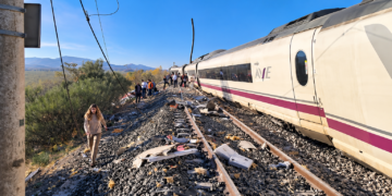 Un operario del control de Atocha habría dado por error al AVE la orden de seguir con el Iryo parado en la vía: el fall…