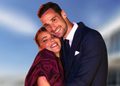 Sergio Rico abandona con su mujer, Alba Silva, la casa de Sevilla donde cinco encapuchados los asaltaron: creen que la …