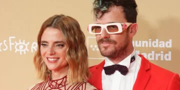 Aldo Comas habla de la ideología de su mujer, la actriz Macarena Gómez: «Le ha costado salir del armario y que sus comp…