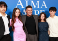Alejandro Sanz posa por primera vez ante las cámaras con sus cuatro hijos y con Stephanie Cayo en el estreno de su musi…