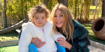 Ana Obregón dice que necesita abrazar a Anita «ante esta ola de violencia en el mundo» y comparte su foto vestida de as…