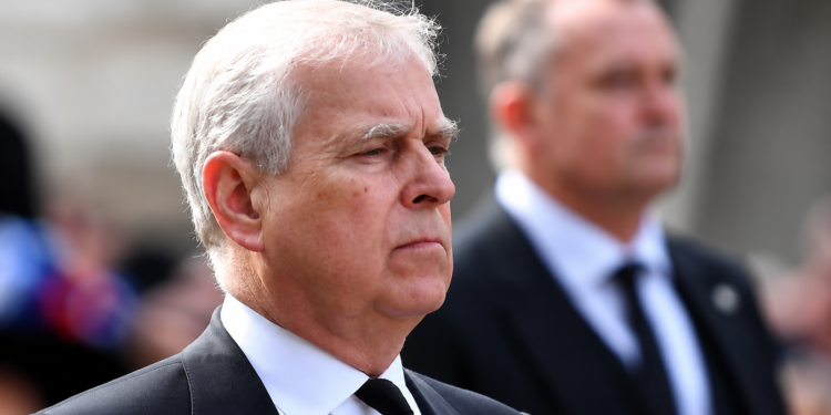 El juez que anula los permisos de registro contra el expríncipe Andrés avisa: «No pone fin a la investigación ni signif…