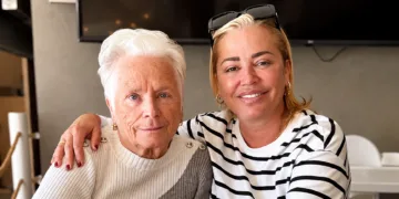 Belén Esteban felicita a su madre por sus 83 años con una comida familiar y un mensaje en el que escribe: «el 16 de oct…