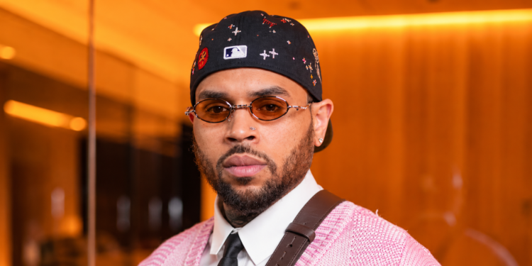 Chris Brown, condenado en Londres a una pena de ocho meses de prisión por golpear con una botella a un productor en un …