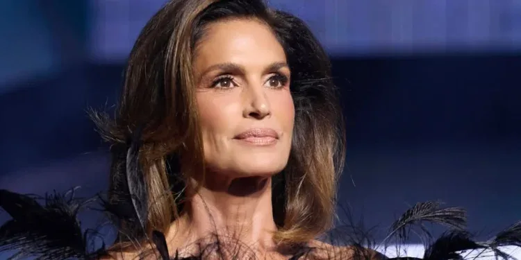 Cindy Crawford habla por primera vez de la muerte de Presley Gerber, casi un mes después, y escribe que la familia tien…