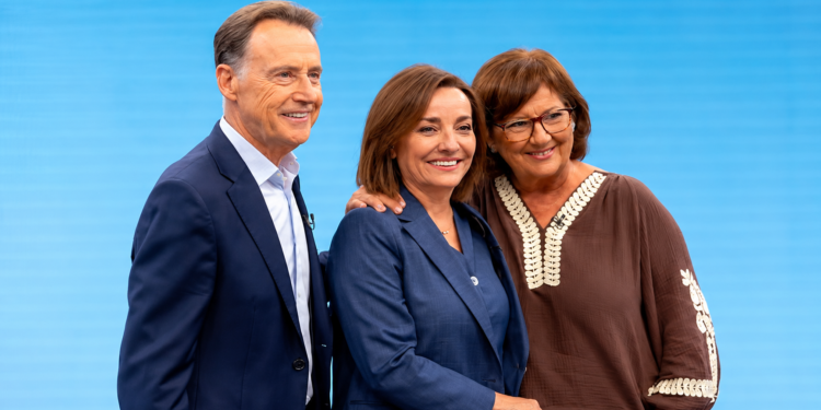 TVE reúne a las leyendas del Telediario por sus 70 años en un especial que cierra con una despedida: «Nunca un Telediar…