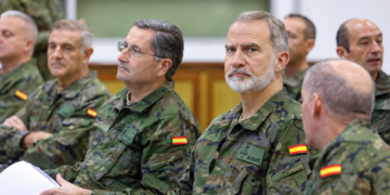 Felipe VI sigue cada detalle del choque de trenes de Urda (Toledo) en contacto con el Gobierno, tras acudir con el rost…