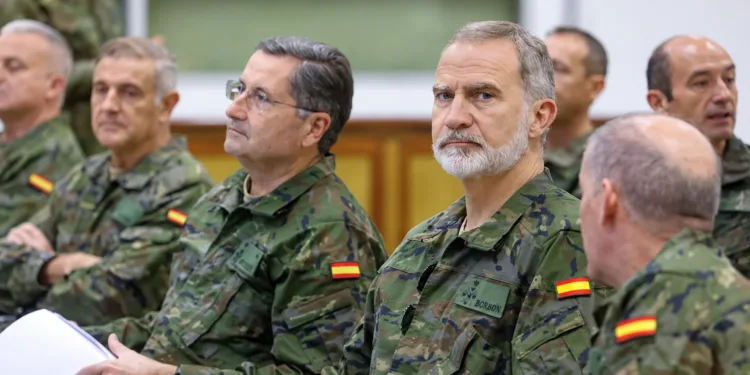 Felipe VI sigue cada detalle del choque de trenes de Urda (Toledo) en contacto con el Gobierno, tras acudir con el rost…