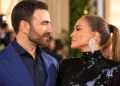 Jennifer Lopez y el actor de 'Ted Lasso' Brett Goldstein estarían saliendo de manera informal tras dejarse ver juntos e…