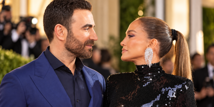 Jennifer Lopez y el actor de 'Ted Lasso' Brett Goldstein estarían saliendo de manera informal tras dejarse ver juntos e…
