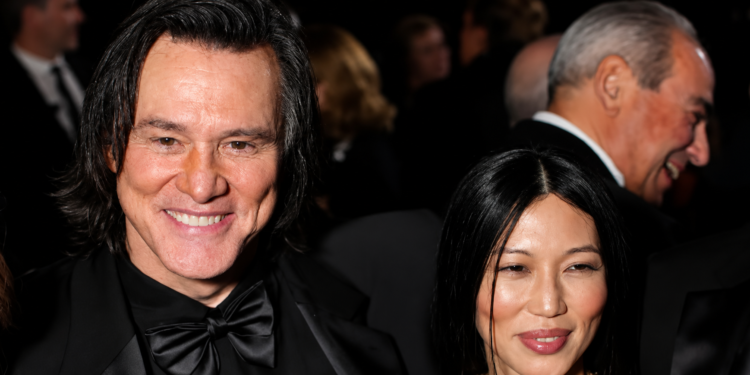 Jim Carrey, el protagonista de 'La máscara', se casa en secreto en Los Ángeles con la cantante y actriz surcoreana Min …