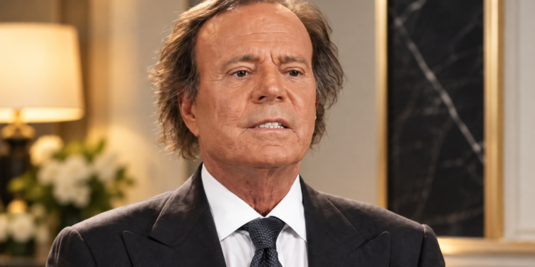 Giro en la querella de dos extrabajadoras contra el cantante Julio Iglesias: la Fiscalía, que archivó la denuncia en en…