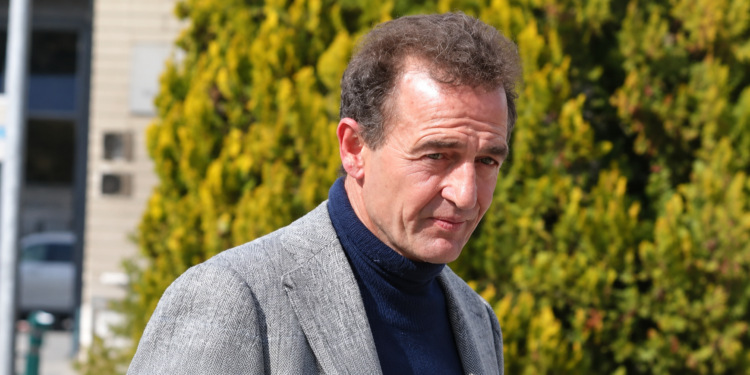 Alessandro Lequio reaparece con su mujer en su primer acto público desde que salió de Mediaset: «Mis opiniones y reflex…