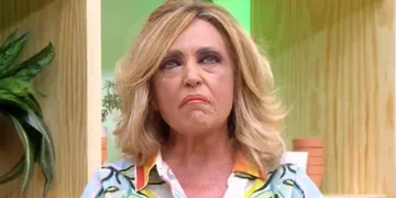 Lydia Lozano, con bota ortopédica tras romperse un pie al caerse en casa, se salta el reposo absoluto que le mandaron: …