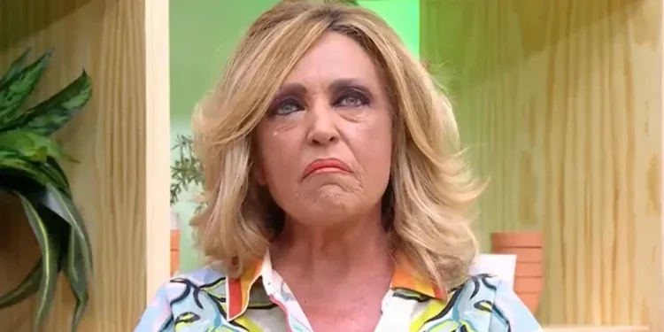 Lydia Lozano, con bota ortopédica tras romperse un pie al caerse en casa, se salta el reposo absoluto que le mandaron: …