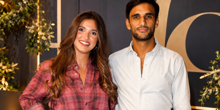 Manuel Vega, expareja de Tana Rivera, presume de nueva ilusión en Sevilla: coge de la cintura a la mujer que le acompañ…