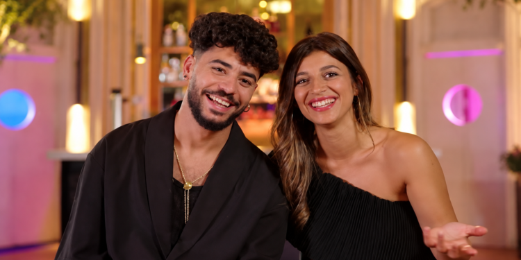 Aguasantas Vilches da a luz a Ángel, su hijo con Juan José Peña, ex de Alma Bollo, que la sorprende con flores y jamón