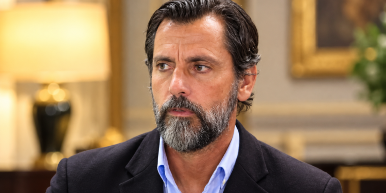 Quique Sánchez Flores pasa por el quirófano y el Alavés da el parte: «Evoluciona favorablemente tras la operación»