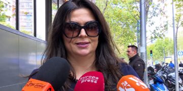 Rocío Muñoz llega con su bebé al acto de conciliación con Omar Montes en los juzgados y avisa: «No le va a ver, además …