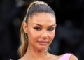 Fallece Sahara Ray, la modelo a la que se relacionó con Justin Bieber, pocos meses después de dar a luz a su primera hi…