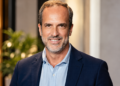 Santi Acosta, presentador de '¡De viernes!', pone fin a más de un año y medio de relación con María Ruiz, periodista y …