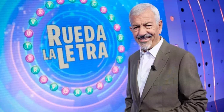 Carlos Sobera seguirá con 'Rueda la letra' en Telecinco solo de lunes a viernes, después de doce fines de semana sin pa…