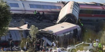 El choque de un AVE contra un Iryo en Urda (Toledo) supera ya los 40 muertos; la portavoz de la Junta, que confirmó die…